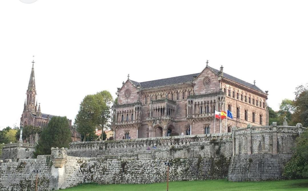 La Aldea 3 , Centro De Comillas Exteriör bild