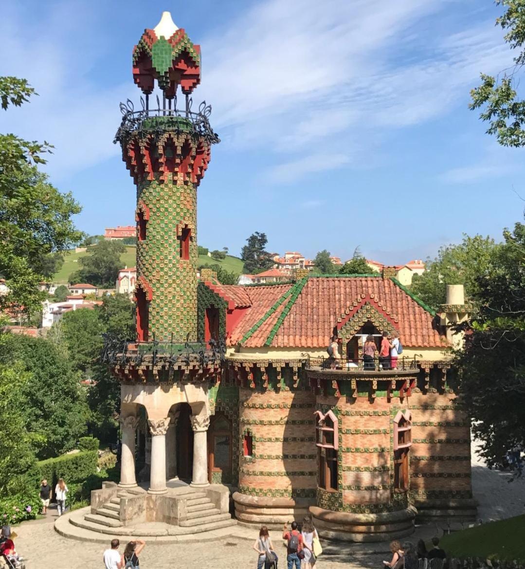 La Aldea 3 , Centro De Comillas Exteriör bild