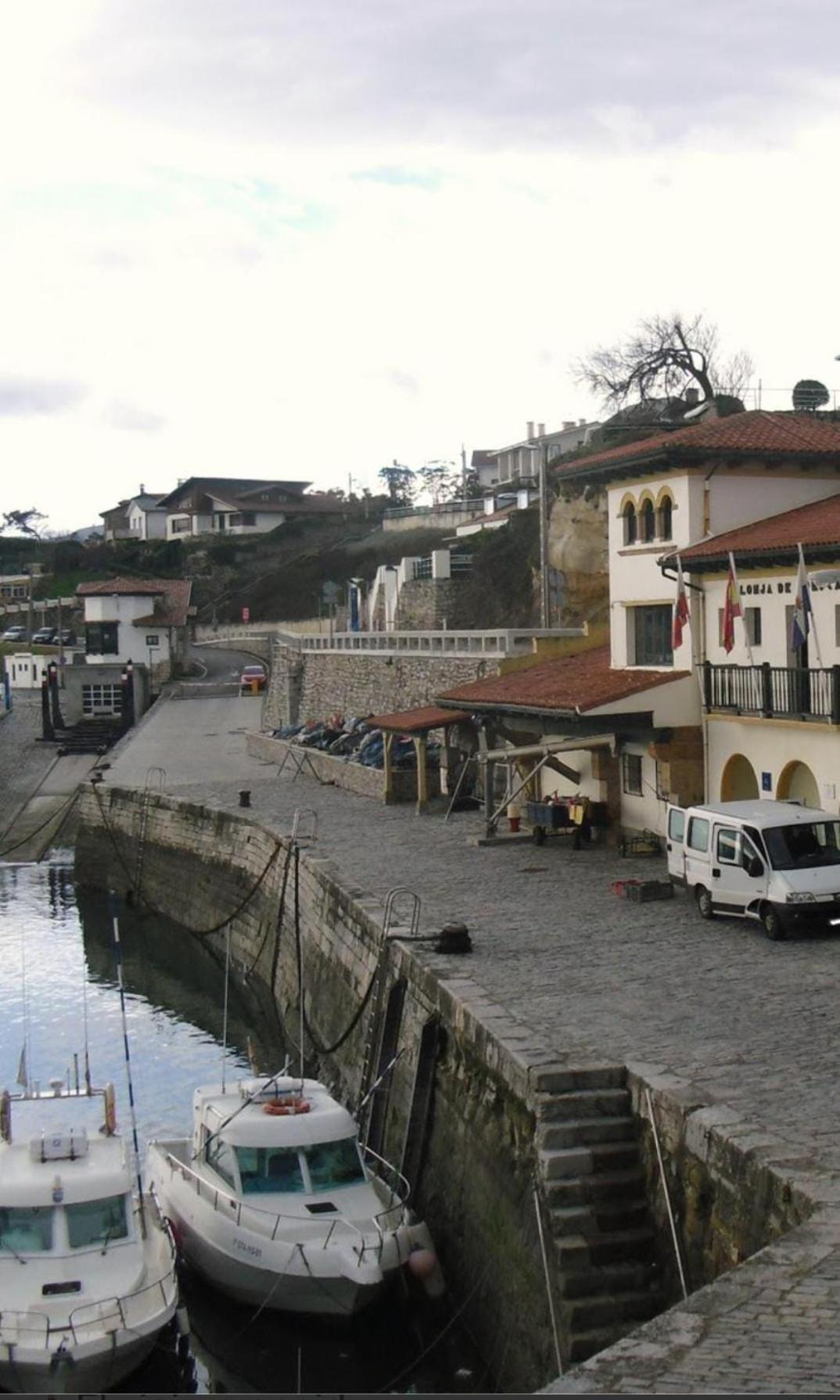 La Aldea 3 , Centro De Comillas Exteriör bild